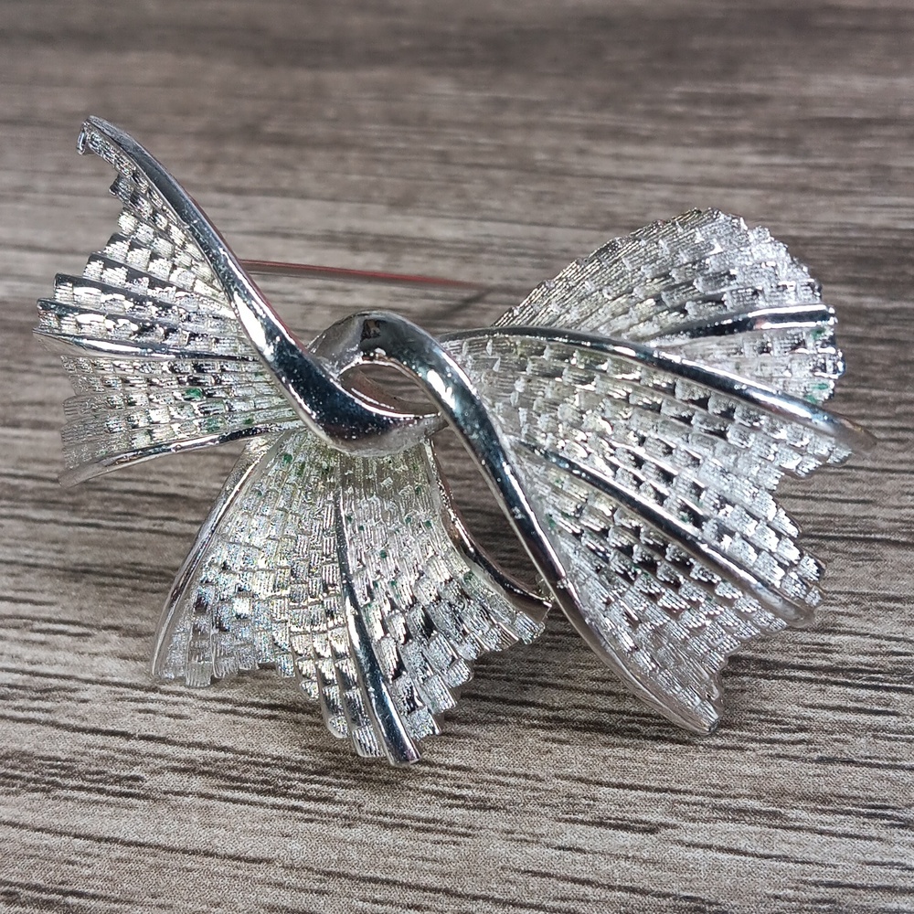 Elegant Silver Trifari Twisted Vintage Bow Brooch 50's Jewelry